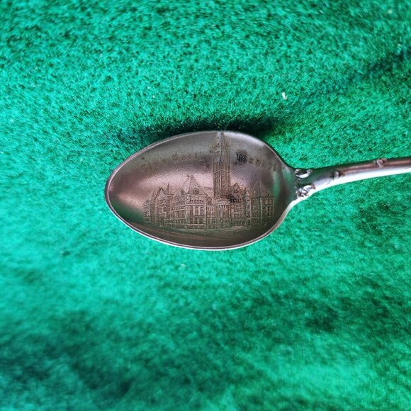 Sterling Silver Scheuer Souvenir Spoon Toronto City Hall Enamelled 11 grams - Picture 8 of 8